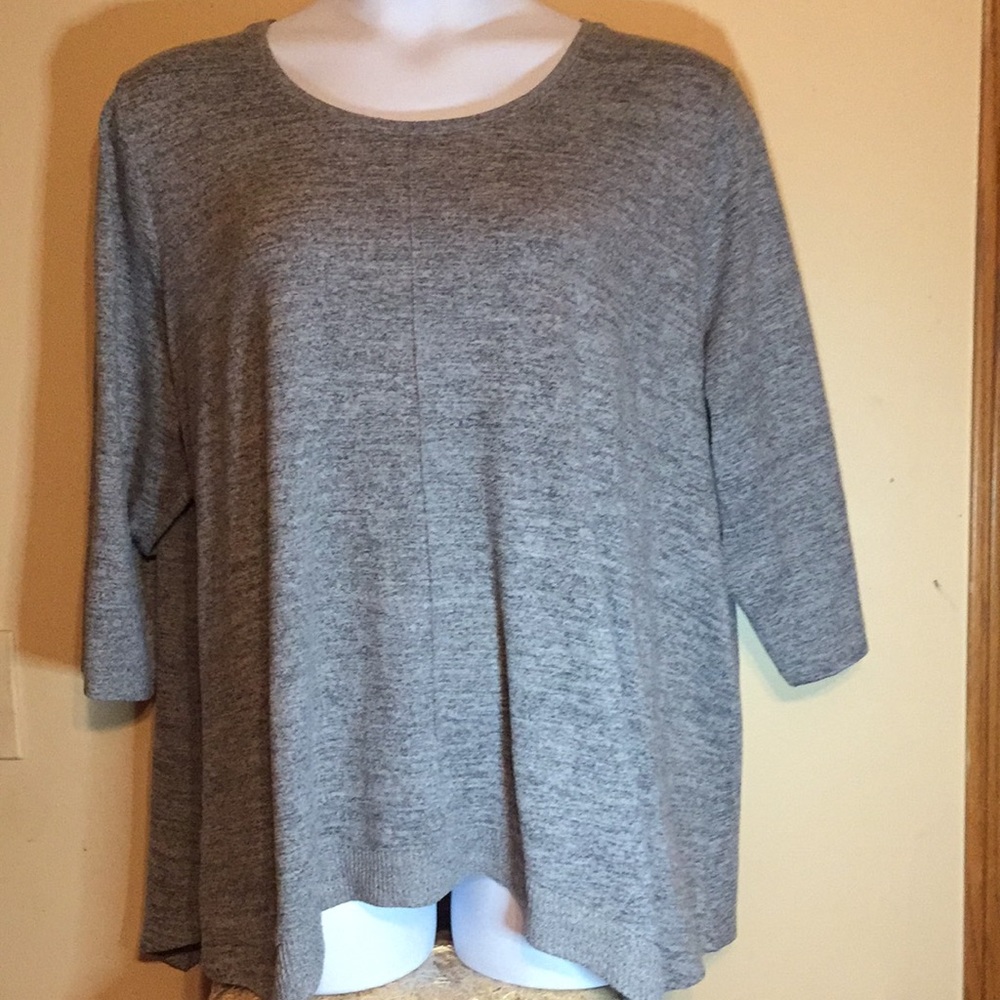 Women’s gray pullover sweater